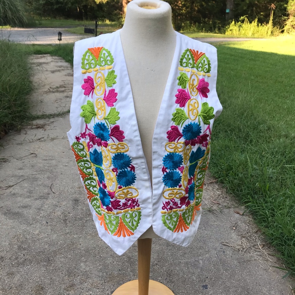 COLORFUL BOHO EMBROIDERED VEST FLORAL